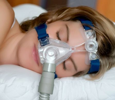 cpap and pregnancy Pregnant woman sleeping with CPAP mask.