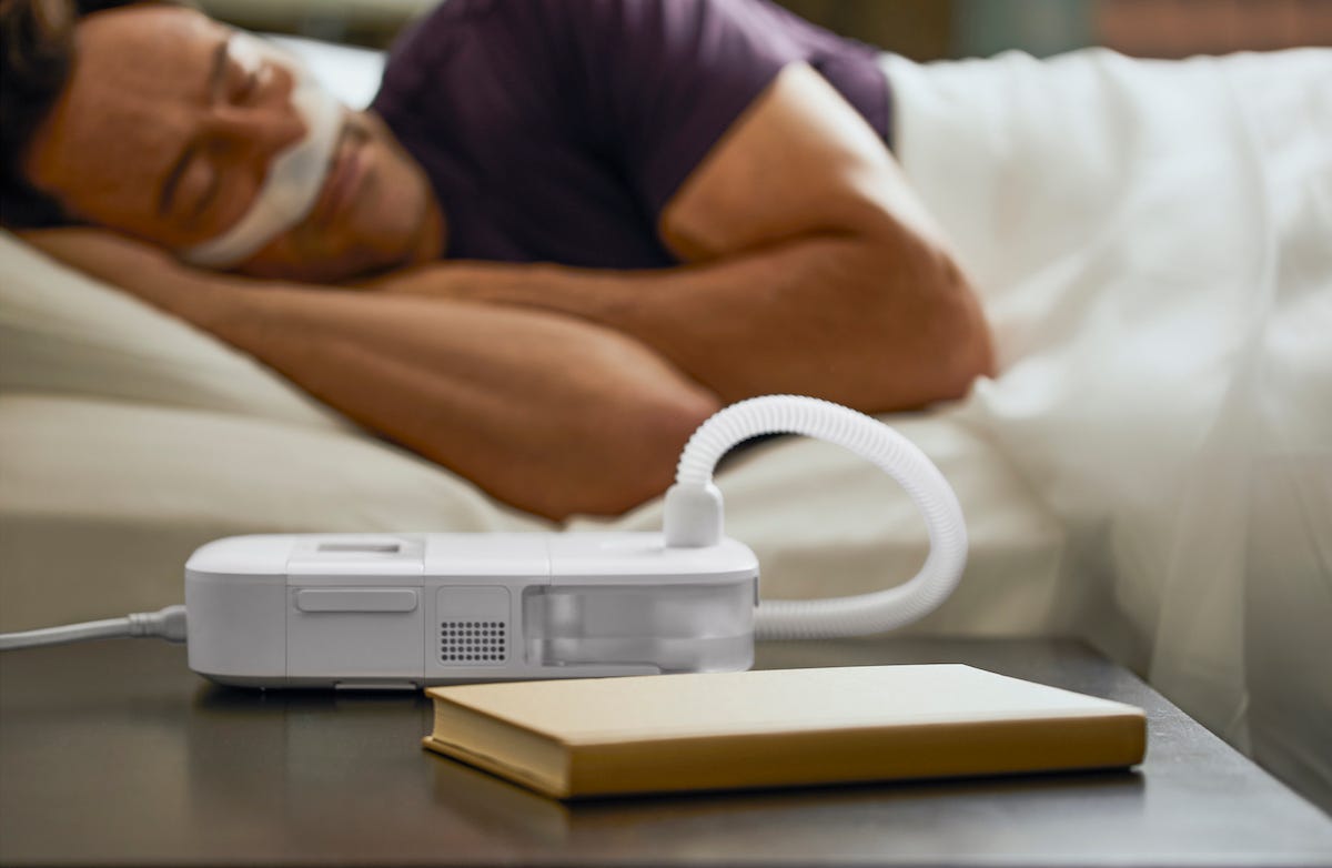 The DreamStation Go with Heated Humidifier comes with optional sleep coaching.